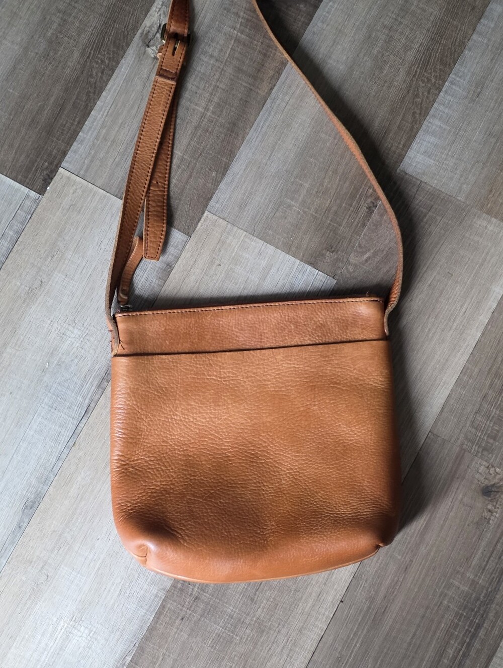 Duluth Lifetime Leather Premium Full Grain Cowhide Crossbody